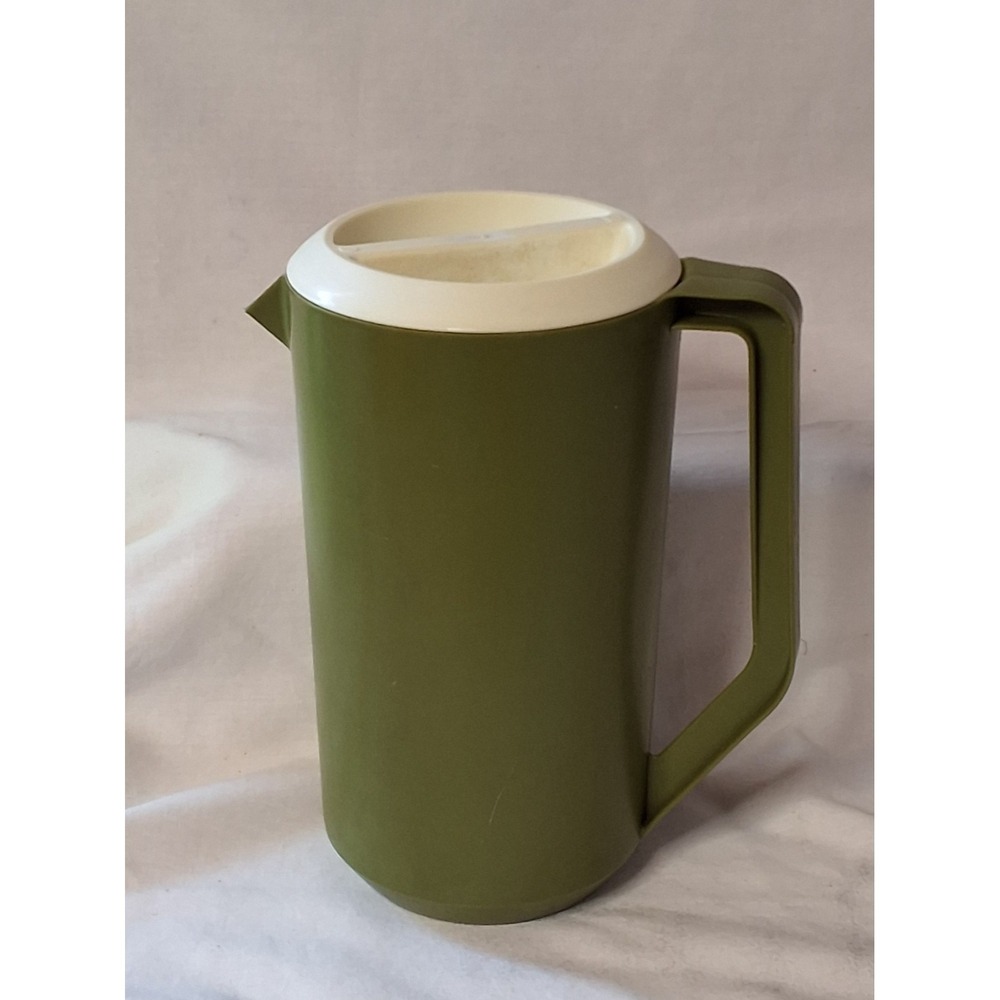 Vintage Avocado Green Rubbermaid 2 1/4 Quart Pitcher J 2445 With Lid 1970's MCM